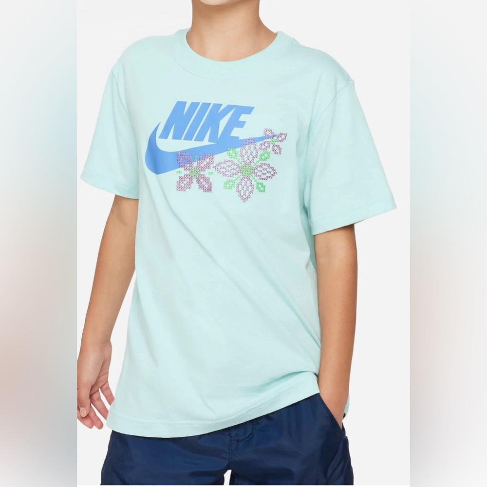 NWT NIKE Kids  SPORTSWEAR - FJ6776 size S